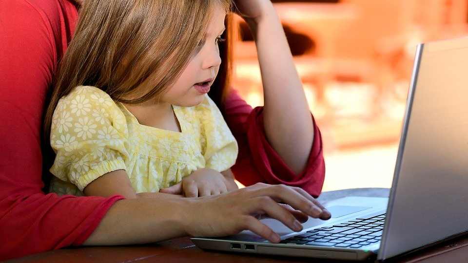 economic crisis family child laptop