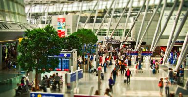 thanksgiving travel retailers airports