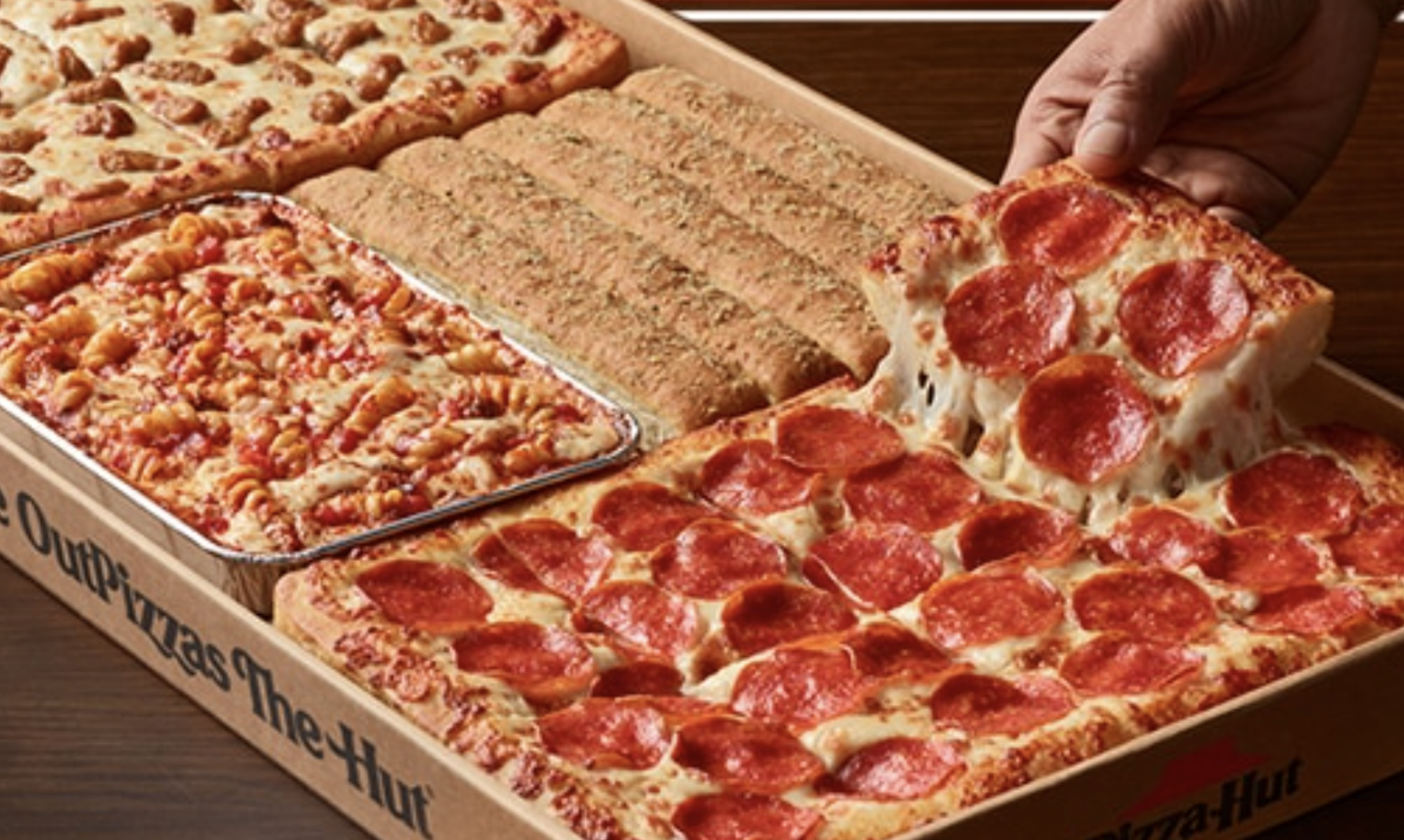 Пицца хат черкесск номер телефона. Пепперони в упаковке. Pizza Hut Box. Пицца бокс Ульяновск. Пицца хат столовая Черкесск