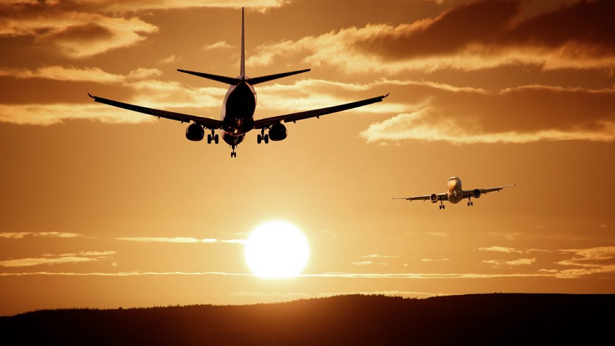 plane save money on airfare