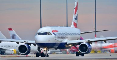 Qantas baggage handlers delta pilot shortages