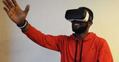 how to become a virtual reality coach