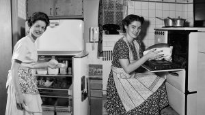 These 15+ Penny-Pinching Tips From 1940s Housewives Are Actually Still Useful Today